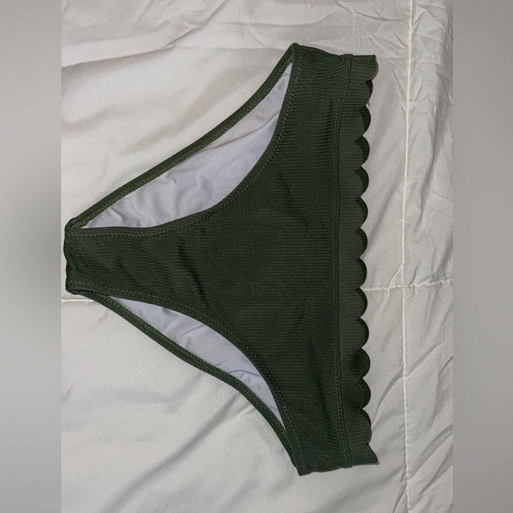 Swimsuit bottoms never wore